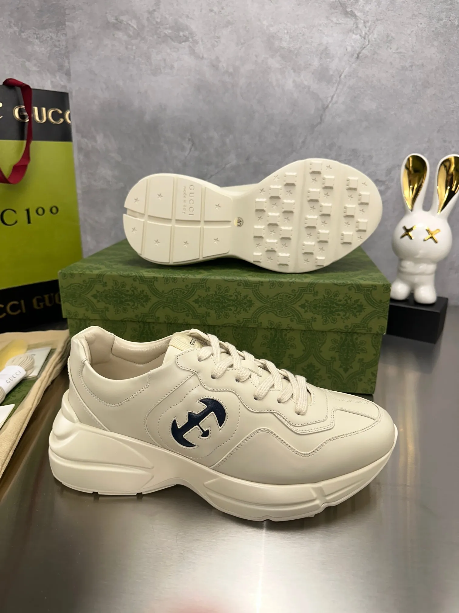 👟👟Ex-factory price👟👟Ex-factory price👟👟Ex-factory price 480👟👟Gucci~ GG couples' dad shoes have been popular in recent years; new colors are constantly updated; celebrities and Internet celebrities Live broadcasts and other events must be planted and called❤, classic fashion style, distressed leather surface, 5D drawing printing; mixed surface splicing colors, etc... Original customization (off-white eco-friendly cowhide, first layer of cowhide inside), original outsole... Shiny colorful drawings embellish the sides of the shoe body, distressed color, package production process‼ ✅ 👟👟 Size: Women’s 35~39/39~44 Men’s (Female 40. Men’s 45. Can be customized)